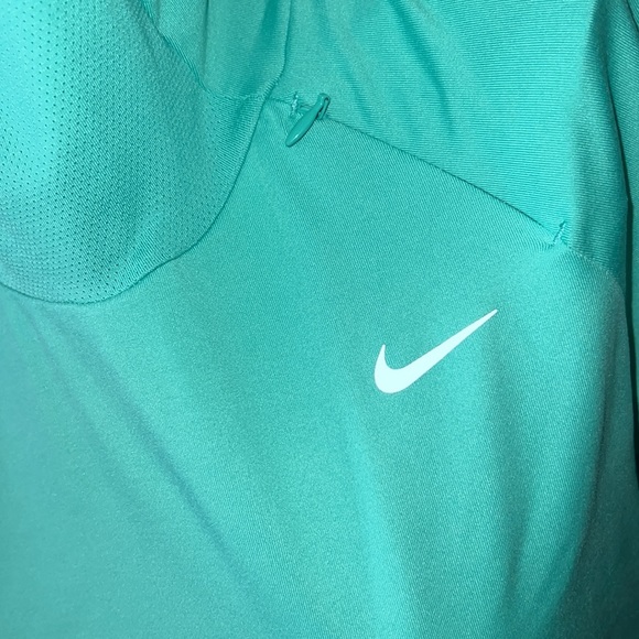 EUC NIKE DRI FIT RUNNING HOODIE. MEDIUM. MINT GREEN. - Picture 2 of 5